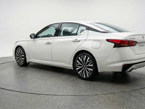 Used 2025 Nissan Altima 2.5 SV FWD image 6