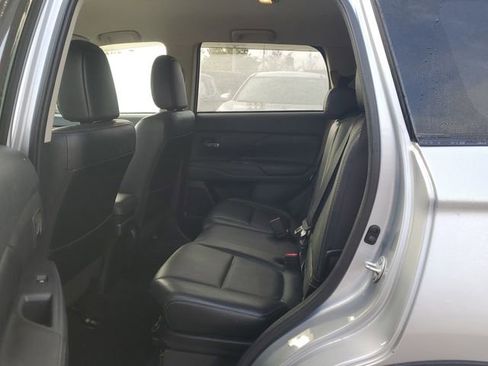 Used 2016 Mitsubishi Outlander SEL image 12