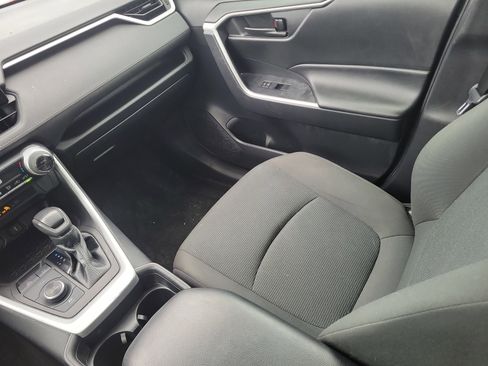 Used 2021 Toyota RAV4 LE image 16