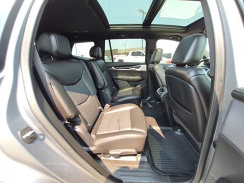 Used 2022 Cadillac XT6 Premium Luxury w/ Technology Package AWD/4WD image 13
