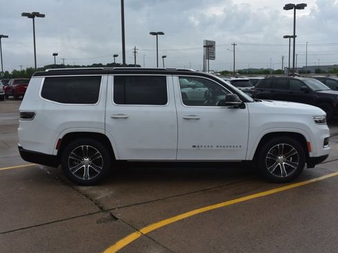 Used 2023 Jeep Grand Wagoneer 4WD image 4