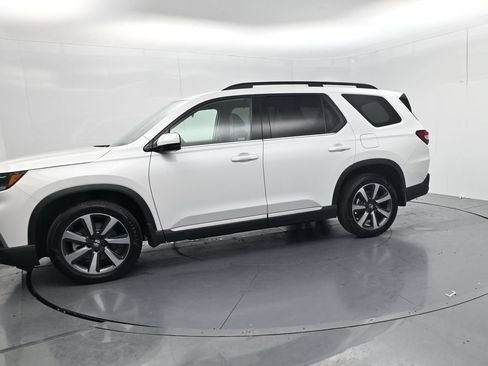 Used 2024 Honda Pilot Touring image 4