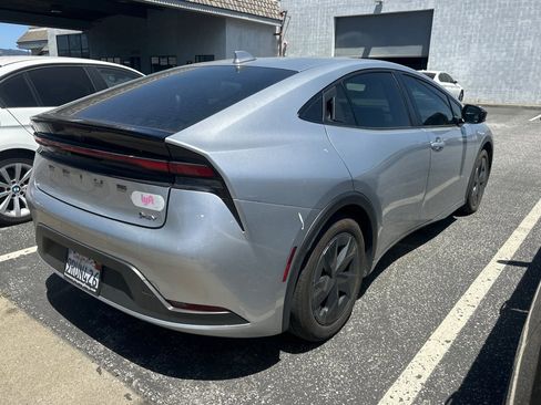 Used 2024 Toyota Prius LE FWD image 5