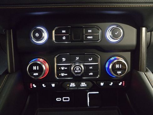 Used 2021 GMC Yukon XL AT4 w/ Technology Package image 25