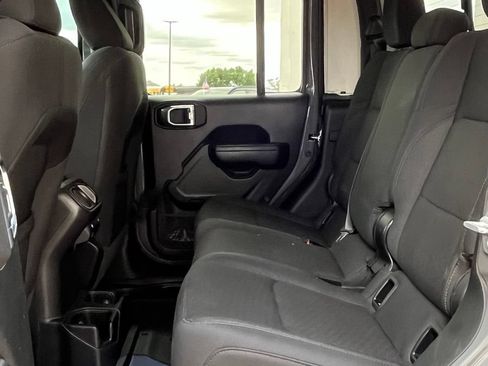 Used 2021 Jeep Gladiator Sport AWD/4WD image 15