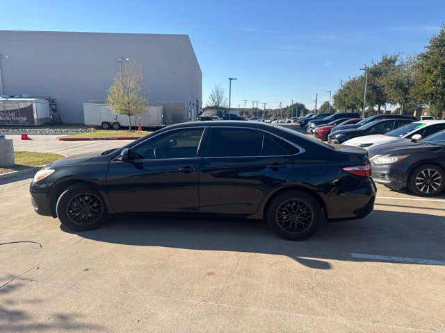 Used 2017 Toyota Camry LE FWD image 6