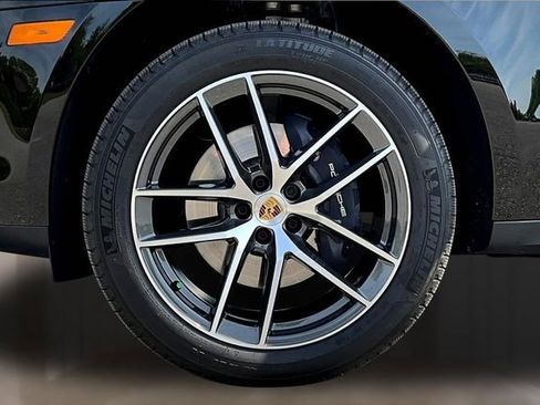 Used 2026 Porsche Macan AWD/4WD image 29