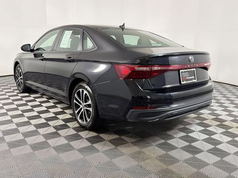 Used 2025 Volkswagen Jetta Sport FWD image 3