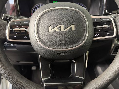 Used 2022 Kia Sorento LX AWD/4WD image 16