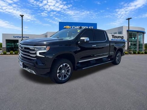 Used 2024 Chevrolet Silverado 1500 High Country w/ Technology Package AWD/4WD image 3
