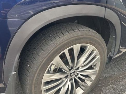 Used 2021 Toyota Highlander Platinum image 6