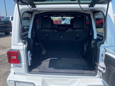 Used 2021 Jeep Wrangler Unlimited Sahara AWD/4WD image 16