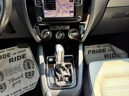 Used 2016 Volkswagen Jetta Sport FWD image 21