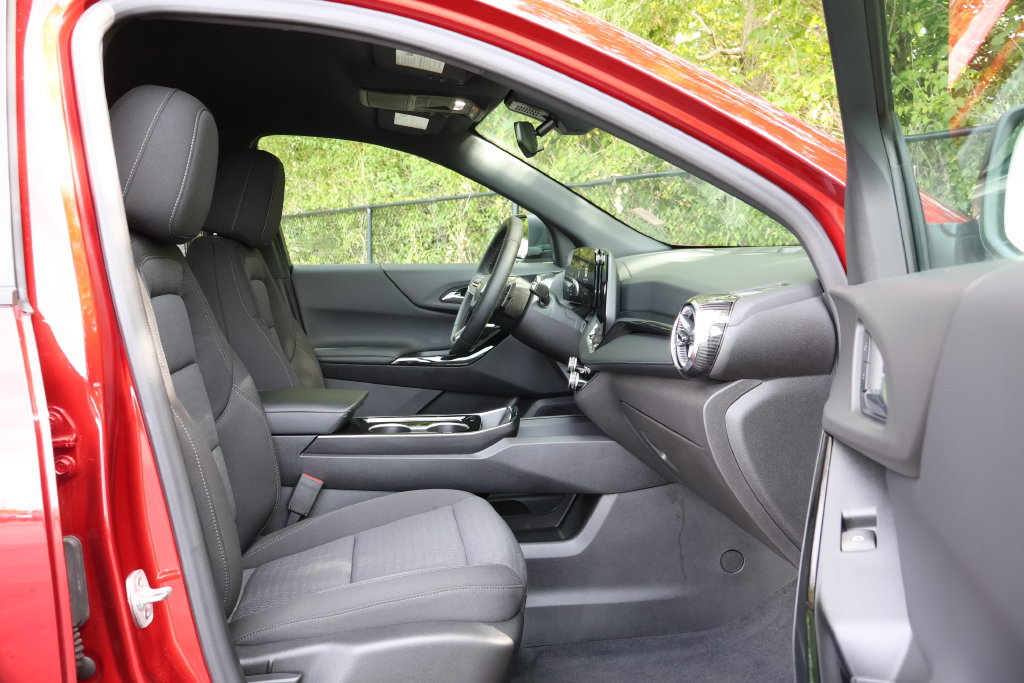 Used 2025 Chevrolet Equinox LT AWD/4WD image 37
