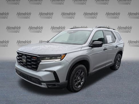 Used 2025 Honda Pilot TrailSport image 9