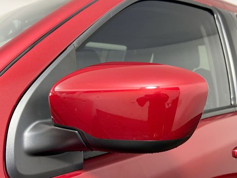 Used 2024 Nissan Frontier SL image 12