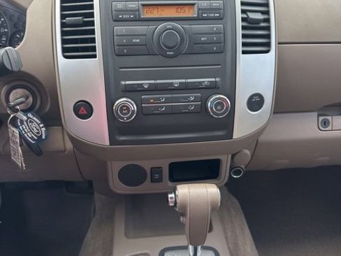 Used 2011 Nissan Frontier SV image 14