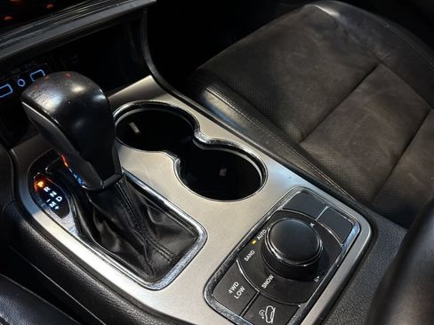 Used 2020 Jeep Grand Cherokee Altitude AWD/4WD image 27
