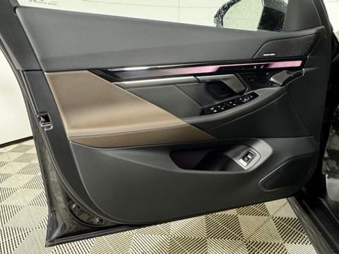 New 2026 BMW i5 eDrive40 image 9