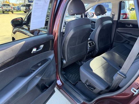 Used 2018 Kia Sorento LX image 14