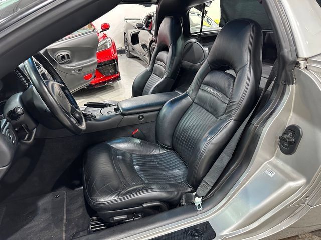 Used 2004 Chevrolet Corvette Coupe w/ Preferred Equipment Group RWD image 18