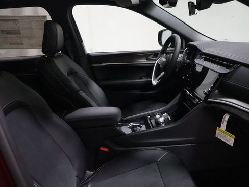 New 2026 Jeep Grand Cherokee Altitude AWD/4WD image 18