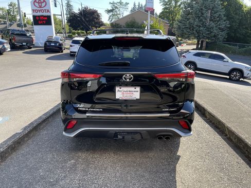 Used 2022 Toyota Highlander XSE AWD/4WD image 5