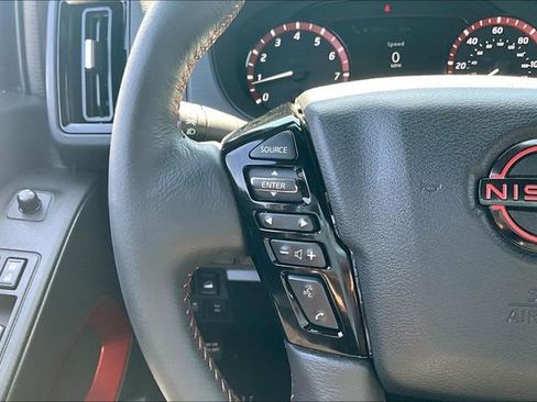 Used 2025 Nissan Frontier PRO-4X AWD/4WD image 11