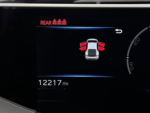 Used 2025 Toyota Prius XLE image 17