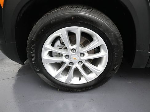 Used 2025 Chevrolet TrailBlazer LS FWD image 9