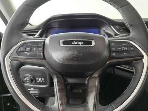 Used 2023 Jeep Grand Cherokee Limited w/ Black Appearance Package image 26