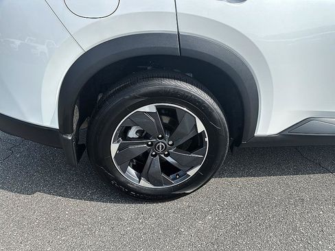 Certified 2025 Nissan Rogue SV FWD image 11
