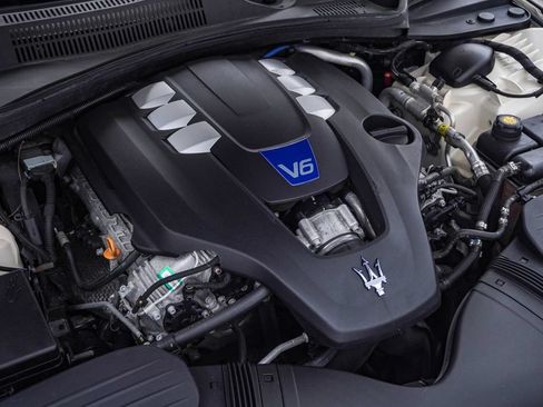Used 2018 Maserati Quattroporte S Q4 AWD/4WD image 29