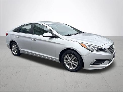 Used 2016 Hyundai Sonata SE FWD image 4