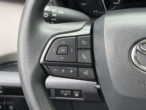Used 2024 Toyota Sienna LE w/ LE Plus Package FWD image 14