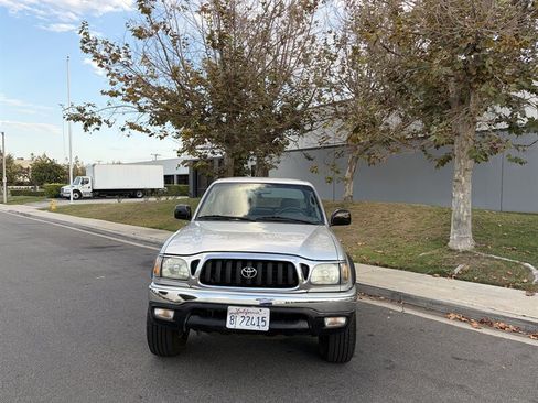 Used 2004 Toyota Tacoma PreRunner RWD image 3