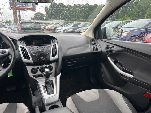 Used 2012 Ford Focus SE w/ SE Sport Pkg image 11