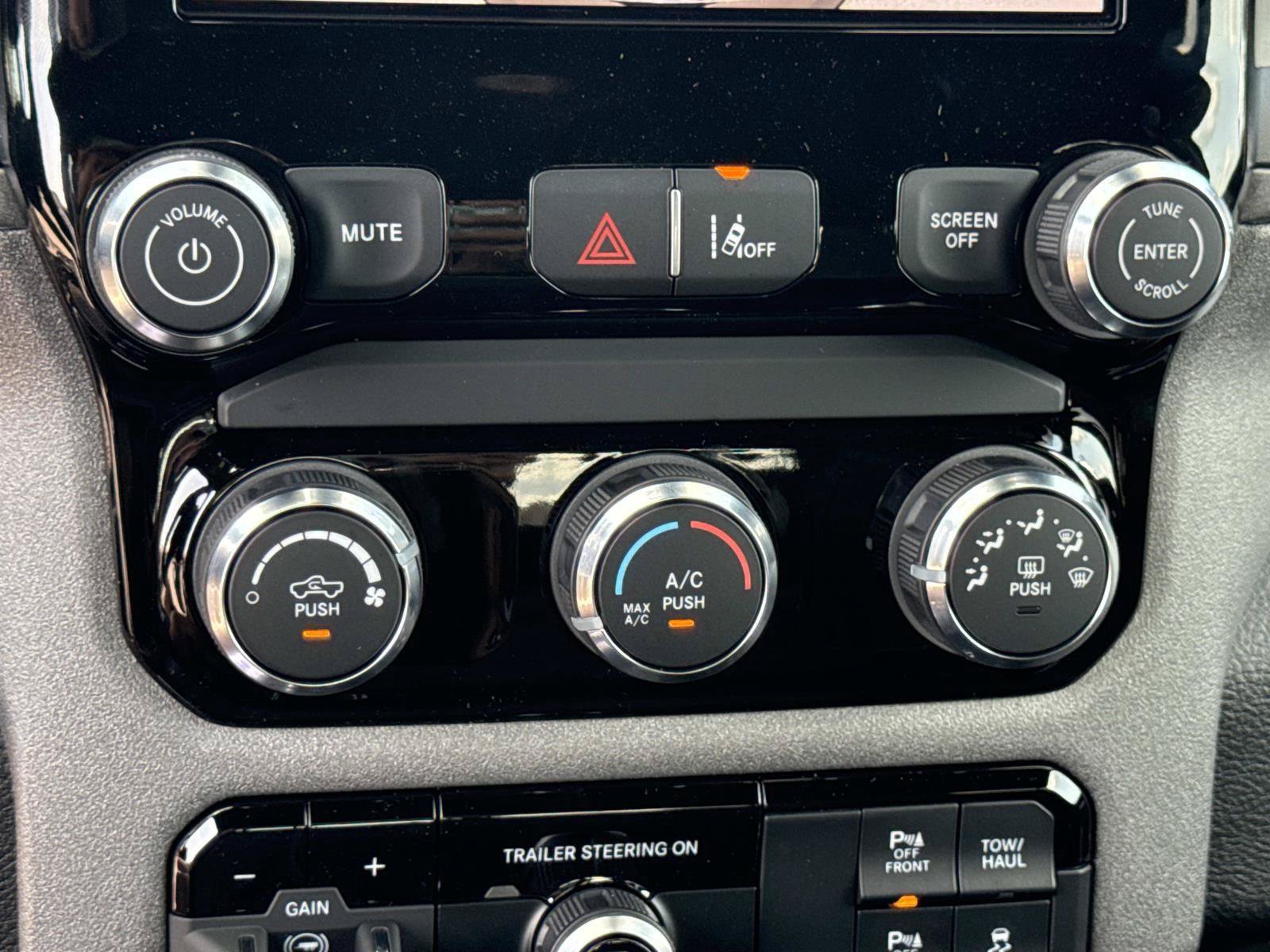 New 2026 RAM 1500 Express AWD/4WD image 25