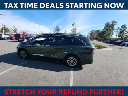 Used 2024 Toyota Sienna XLE w/ XLE Plus Package image 9