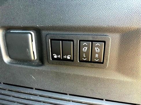 Used 2022 GMC Yukon SLT w/ SLT Luxury Package image 14