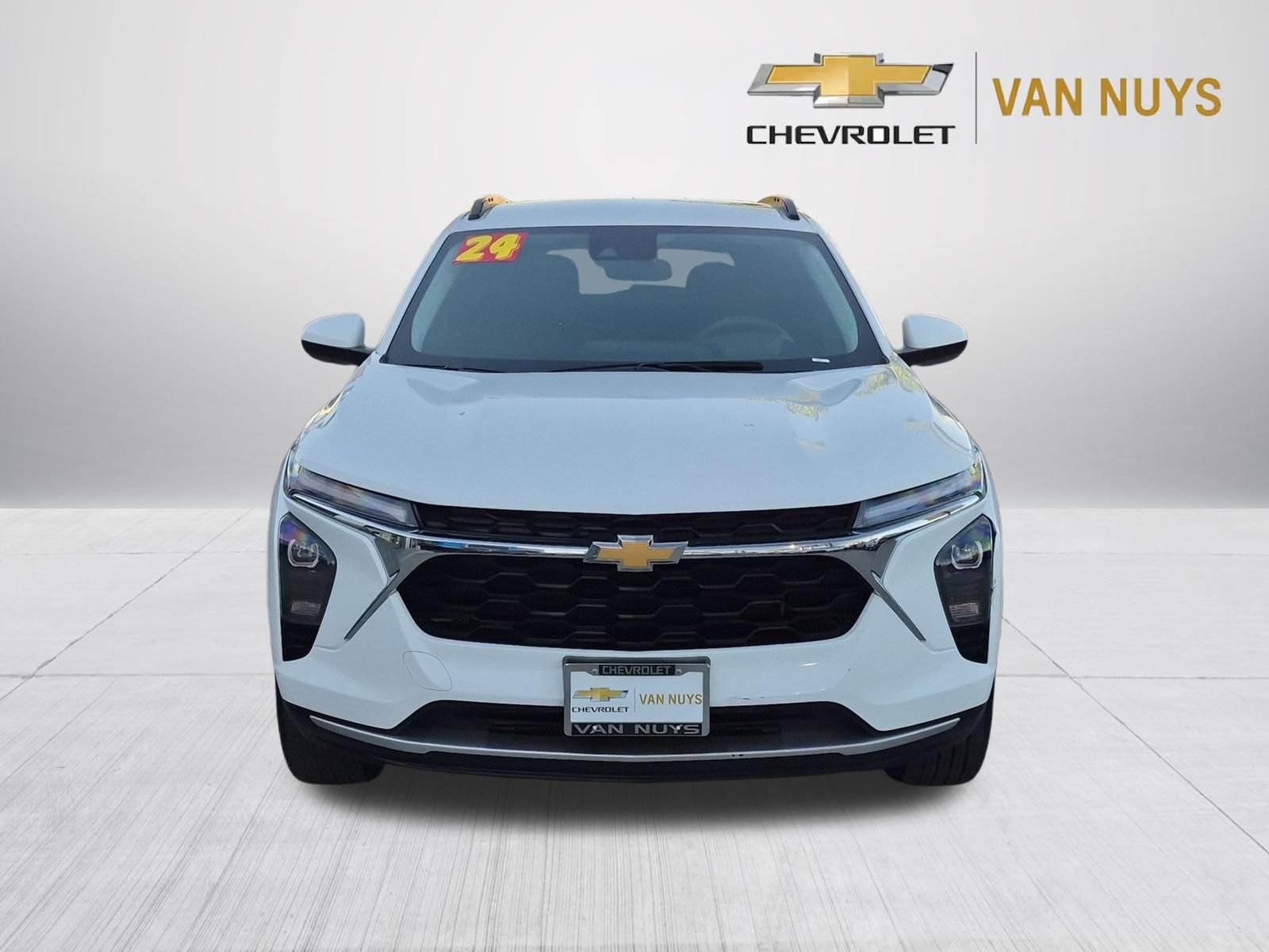 Used 2024 Chevrolet Trax LT FWD image 2