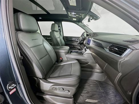 Used 2021 GMC Yukon Denali w/ Denali Premium Package image 30