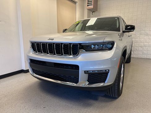Used 2022 Jeep Grand Cherokee L Limited AWD/4WD image 34