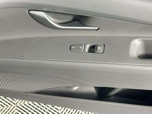 Used 2025 Hyundai Elantra SEL FWD image 29
