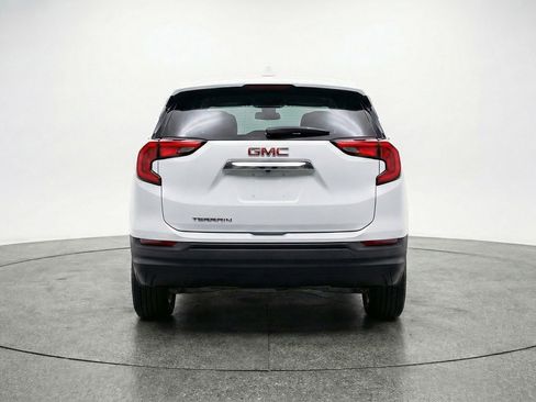 Used 2024 GMC Terrain SLE image 7