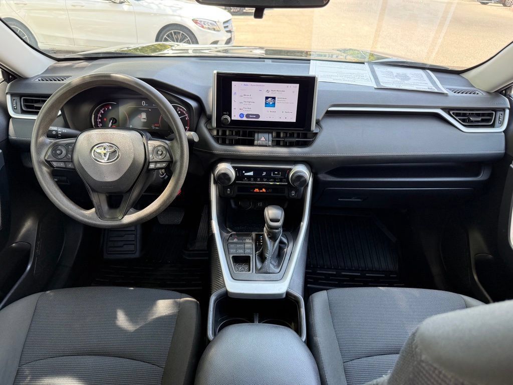 Used 2024 Toyota RAV4 LE AWD/4WD image 8