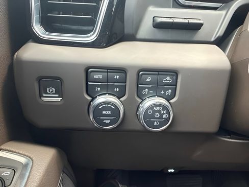 Used 2023 GMC Sierra 1500 Denali w/ Denali Reserve Package AWD/4WD image 14