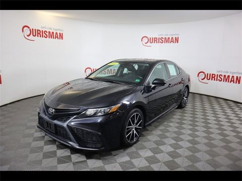 Used 2021 Toyota Camry SE image 3