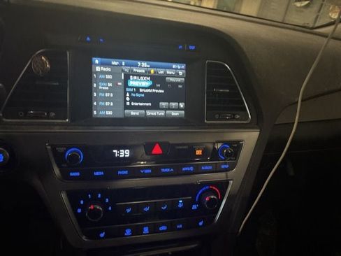 Used 2017 Hyundai Sonata Sport w/ Value Edition Package 02 image 9