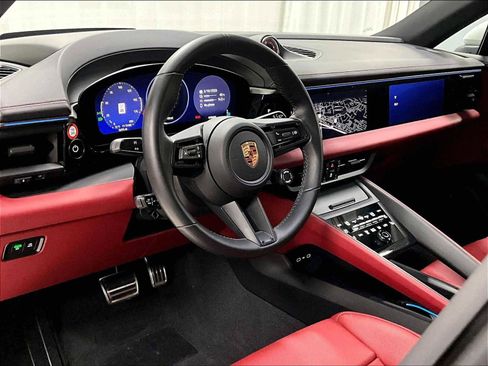 Used 2025 Porsche Macan 4S Electric image 7